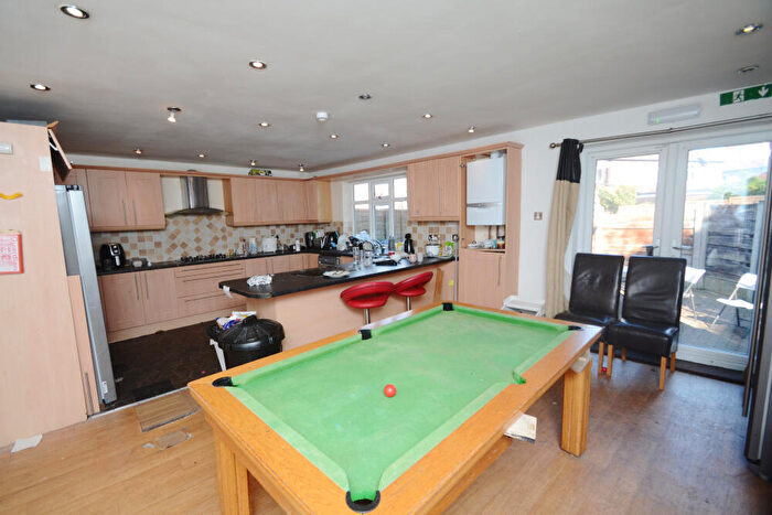 11 Bedroom End Of Terrace House To Rent In Kingswood Road, Fallowfield, Manchester, M14