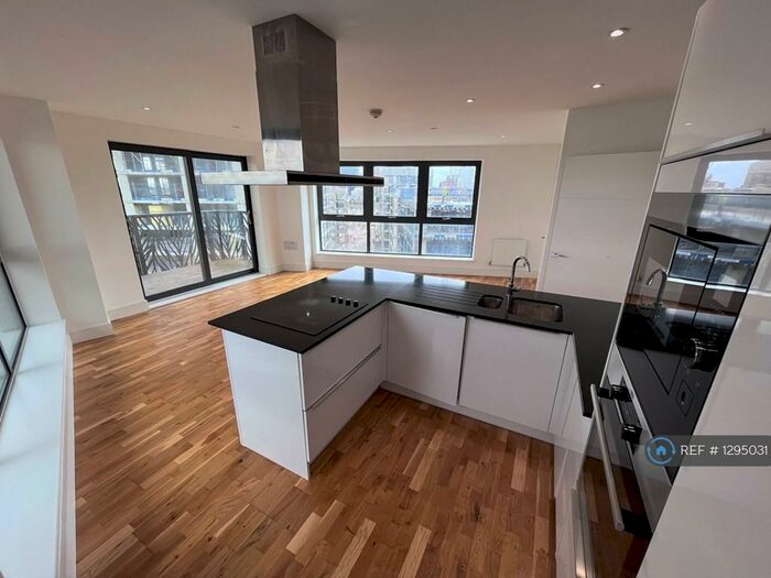 3 Bedroom Flat To Rent In Cityview Point, London, E14
