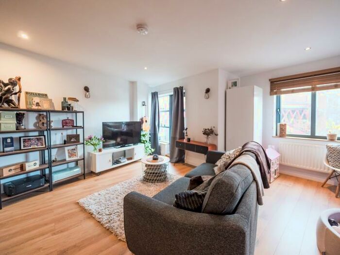 2 Bedroom Apartment To Rent In Mere House, Castlefield Locks, M15