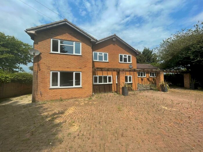 5 Bedroom Detached House For Sale In Wainfleet Road, Irby-In-The-Marsh, Skegness, PE24