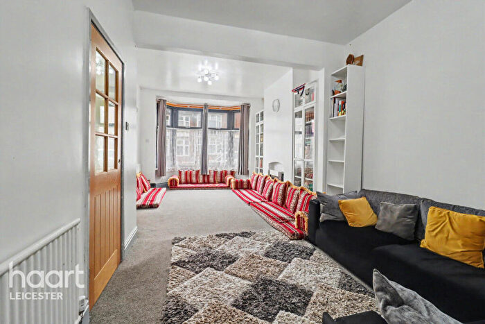 5 Bedroom Semi Detached House For Sale In St Peters Road, Leicester, LE2