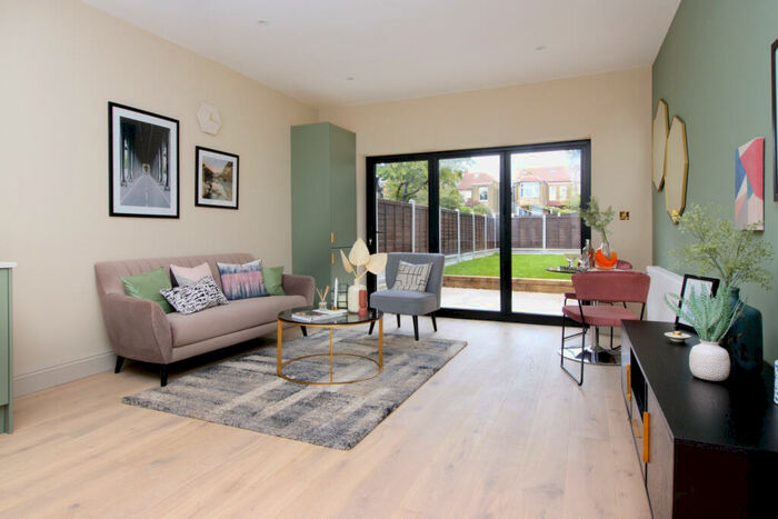 1 Bedroom Flat For Sale In Selborne Road, Southgate, N14