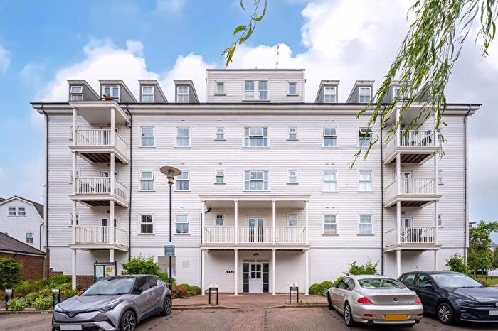 2 Bedroom Flat To Rent In Beaumont Drive, Worcester Park, KT4