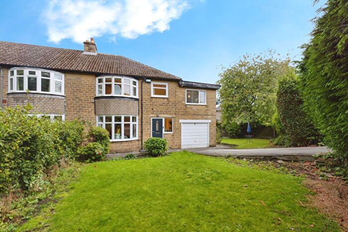 4 Bedroom Semi Detached House For Sale In Howard Avenue, Huddersfield, HD3