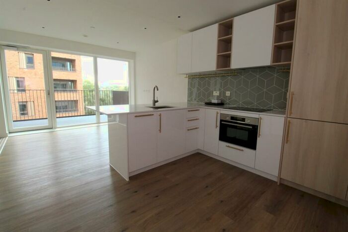 Apartment To Rent In Blenheim Mansions, N8