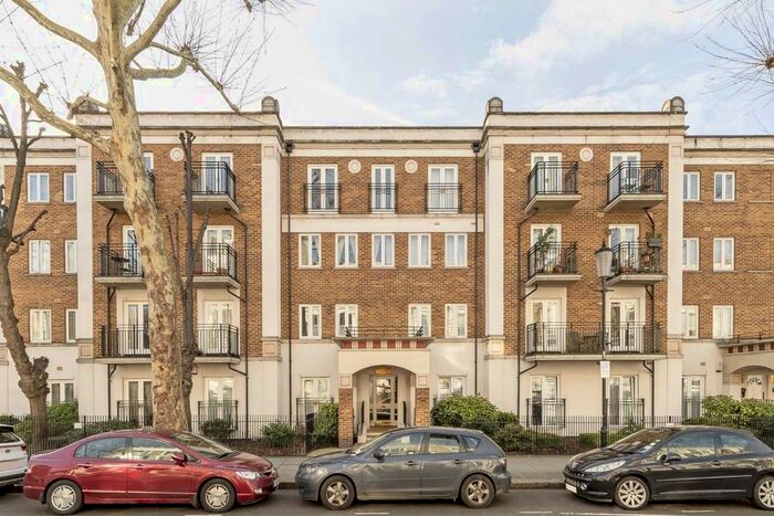 2 Bedroom Flat To Rent In Russell Road, London, W14