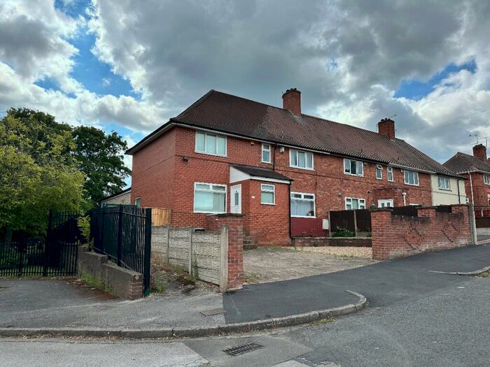 4 Bedroom Semi-Detached House To Rent In Wendover Drive, Nottingham, NG8