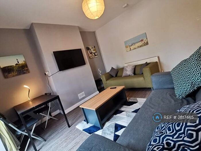 4 Bedroom Semi Detached House To Rent In Roberts Avenue, Newcastle Under Lyme, ST5