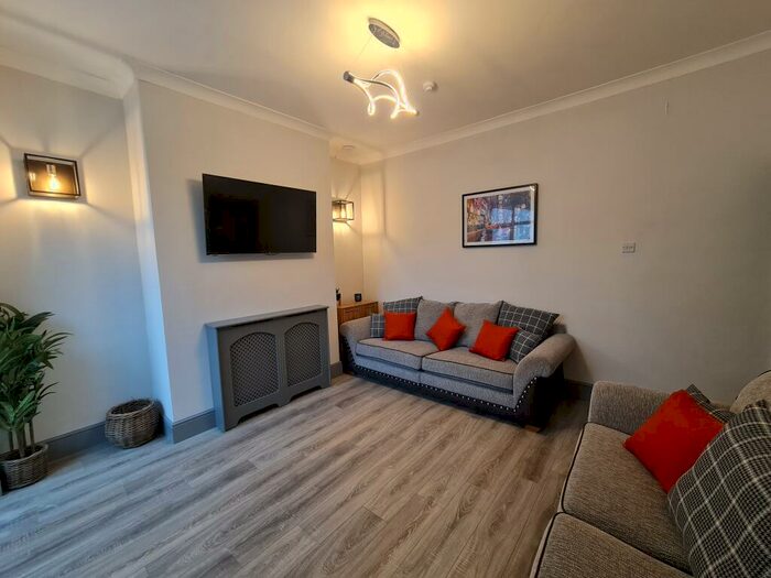 7 Bedroom Terraced House To Rent In Carholme Road - Student House - /, LN1