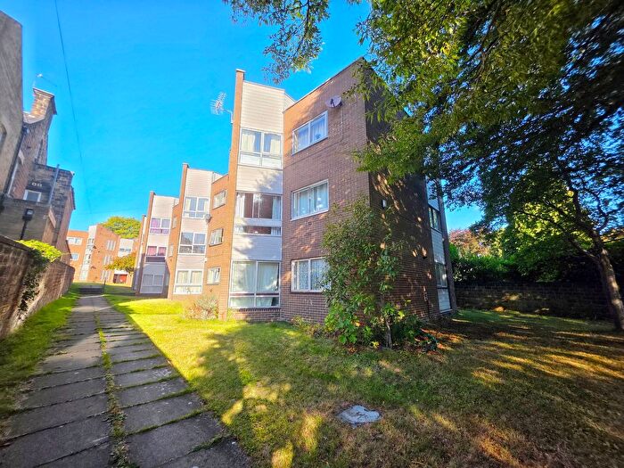 2 Bedroom Flat For Sale In Westwood Court, Huddersfield Road, Barnsley, S70