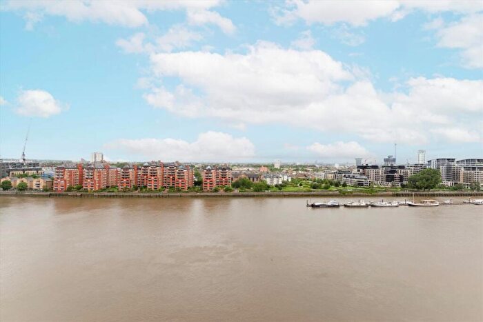 3 Bedroom Flat To Rent In Bridges Court Road, Battersea, SW11