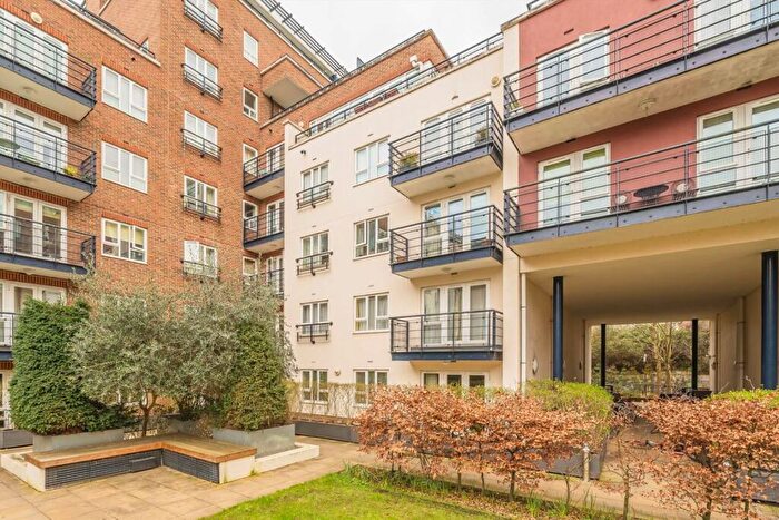 2 Bedroom Flat To Rent In Royal Quarter, Kingston Upon Thames, KT2