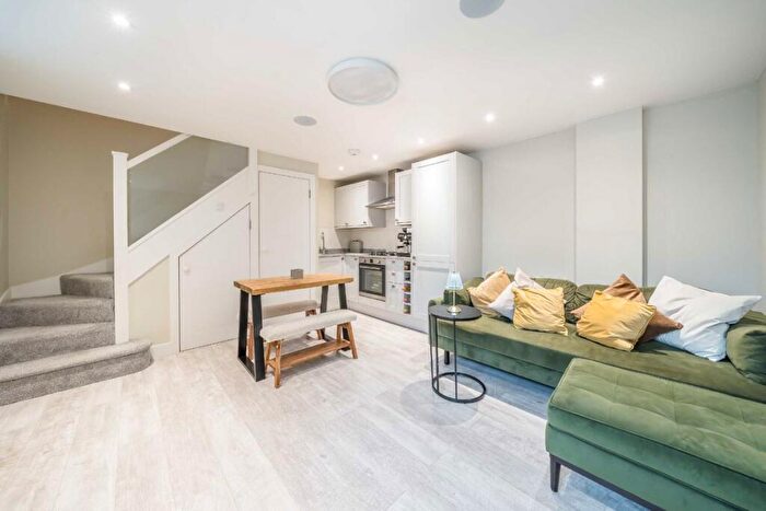 1 Bedroom House For Sale In Park Avenue Mews, Mitcham, CR4