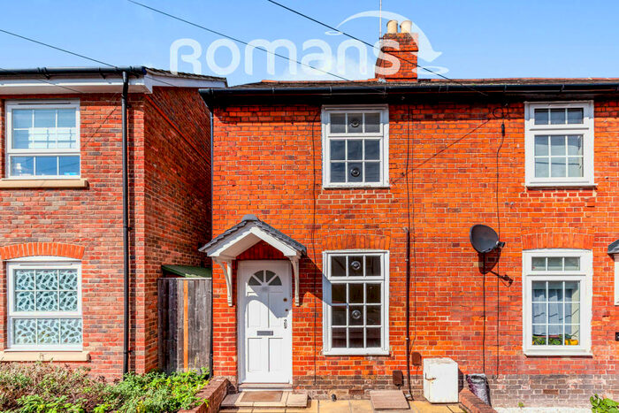 2 Bedroom End Of Terrace House To Rent In Ray Mill Road West, SL6