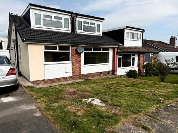 5 Bedroom House To Rent In Frensham Drive, Bradford, BD7