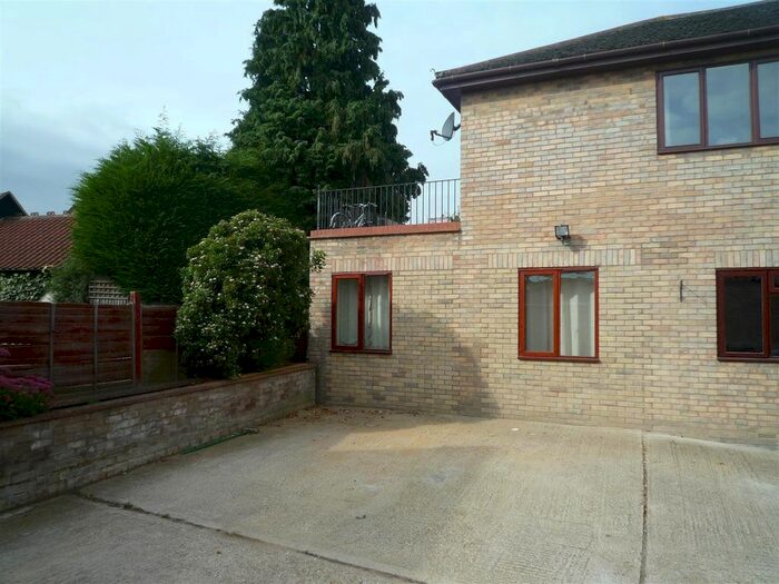 2 Bedroom Flat To Rent In Flat, Cambridge Street, Godmanchester, Huntingdon, PE29