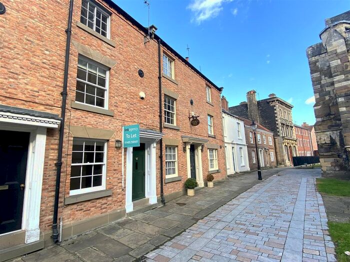 3 Bedroom Town House To Rent In Churchside, Howden, Goole, DN14