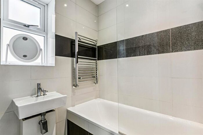 4 Bedroom Flat To Rent In Railton Road, London, SE24