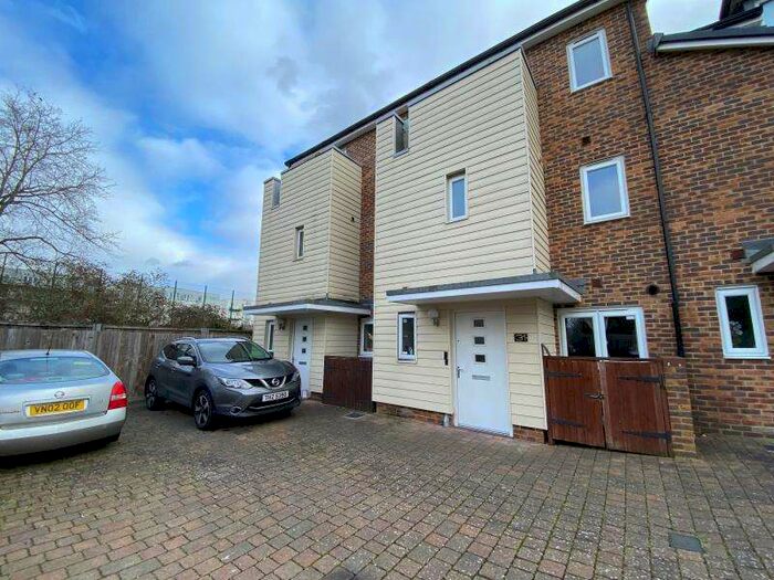 3 Bedroom Terraced House To Rent In Addlestone, KT15