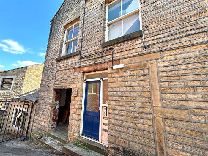 1 Bedroom Flat To Rent In Westgate, Honley, Holmfirth, HD9