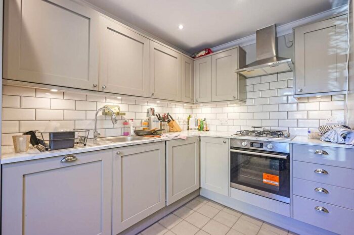 4 Bedroom End Of Terrace House For Sale In Cable Street, Shadwell, London, E1
