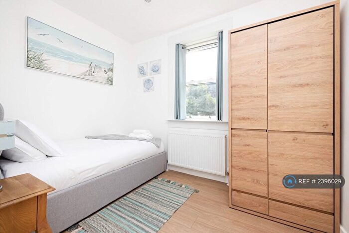 2 Bedroom Flat To Rent In Bernard Terrace, Edinbuirgh, EH8