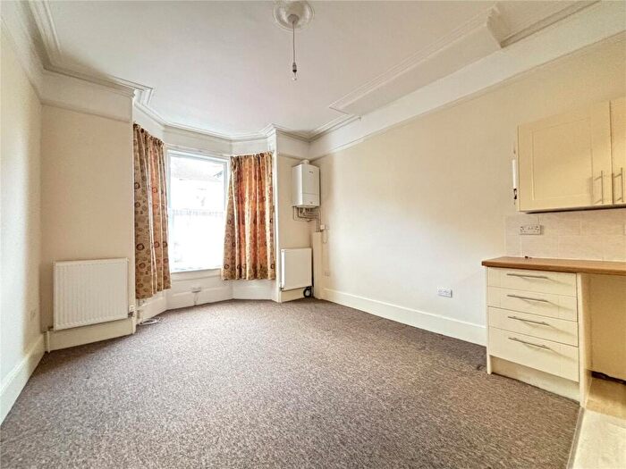 Flat To Rent In Ordnance Road, Southampton, Hampshire, SO15