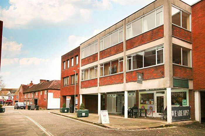 2 Bedroom Flat To Rent In George Street, Portman House, HP20