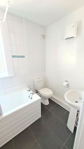 1 Bedroom Flat To Rent In Newark Road, North Hykeham, LN6