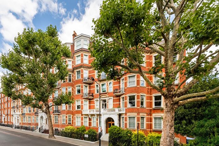 3 Bedroom Flat For Sale In Marloes Road, London, W8