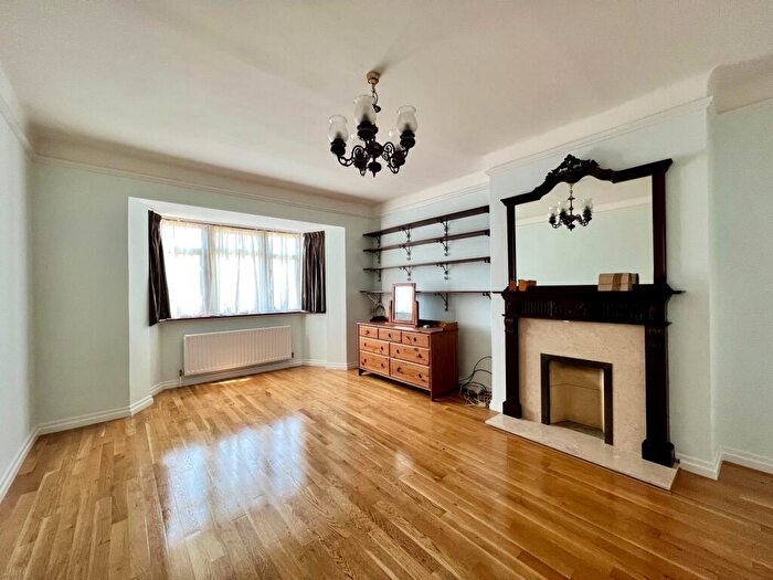 4 Bedroom Semi-Detached House To Rent In Bramber Road, North Finchley, N12