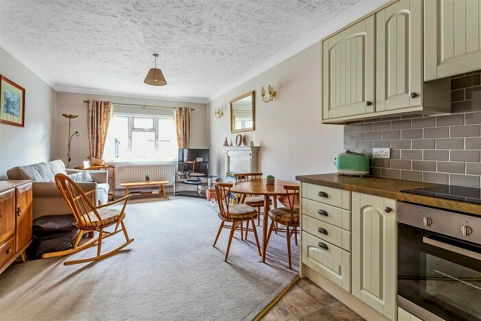 1 Bedroom Flat For Sale In Beatrice Road, Oxted, RH8
