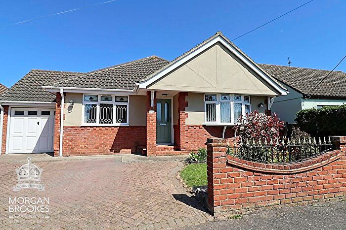 3 Bedroom Detached Bungalow For Sale In Laburnum Grove, Canvey Island, SS8