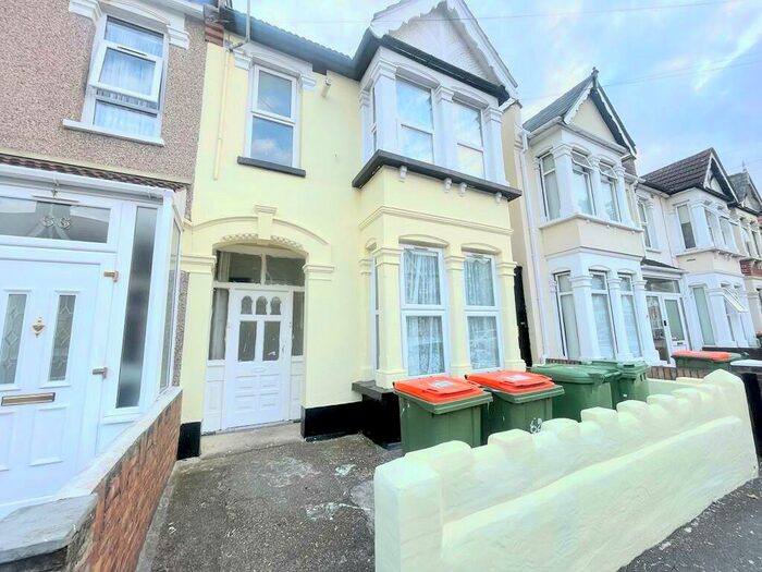 1 Bedroom Flat To Rent In Skeffington Road, East Ham, E6