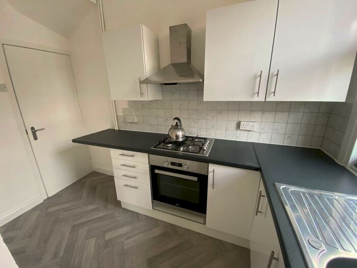 2 Bedroom House To Rent In Parkfield Grove, Leeds, LS11