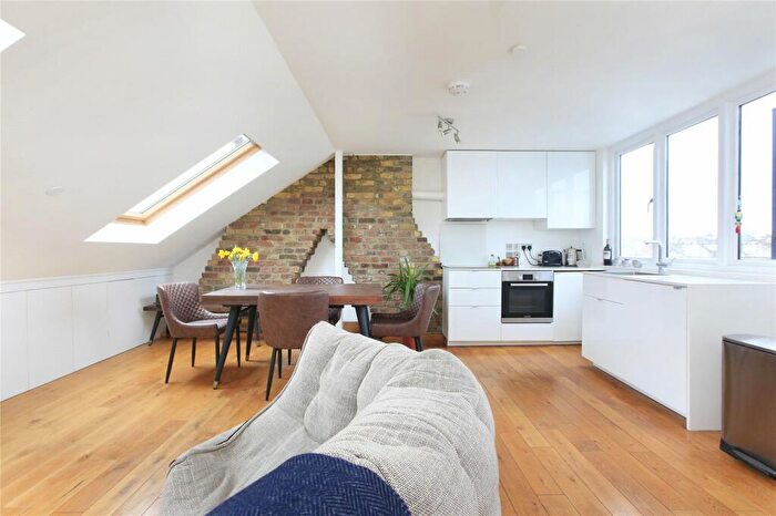 1 Bedroom Flat To Rent In Eckstein Road, Battersea, London, SW11