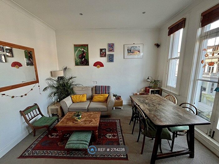 2 Bedroom Flat To Rent In Fairholme Road, London, W14