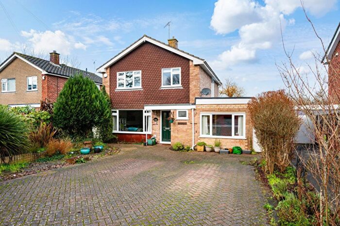 3 Bedroom Detached House For Sale In Haywardens, Lingfield, RH7