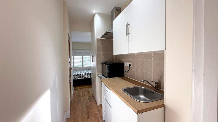 Studio To Rent In Gordon Avenue, East Sheen, SW14