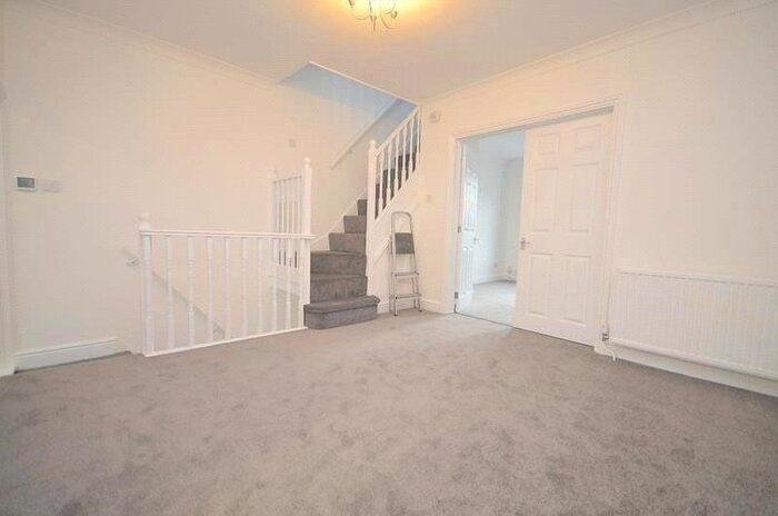 2 Bedroom Flat To Rent In Douglas Road, Hornchurch, Essex, RM11