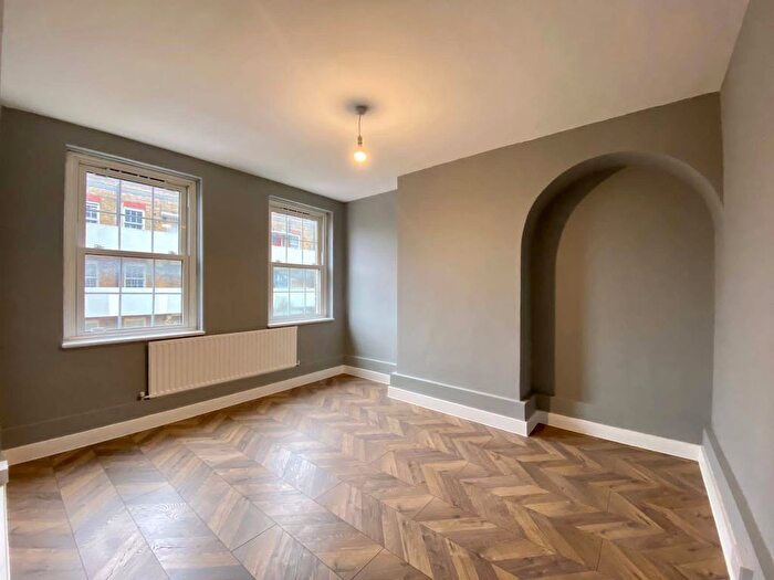 2 Bedroom Flat To Rent In Chaucer Drive, Bermondsey, SE1