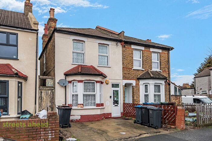 3 Bedroom Semi Detached House For Sale In Livingstone Road, Thornton Heath, CR7