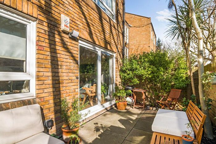 1 Bedroom Flat For Sale In Nantes Close, Wandsworth, London, SW18