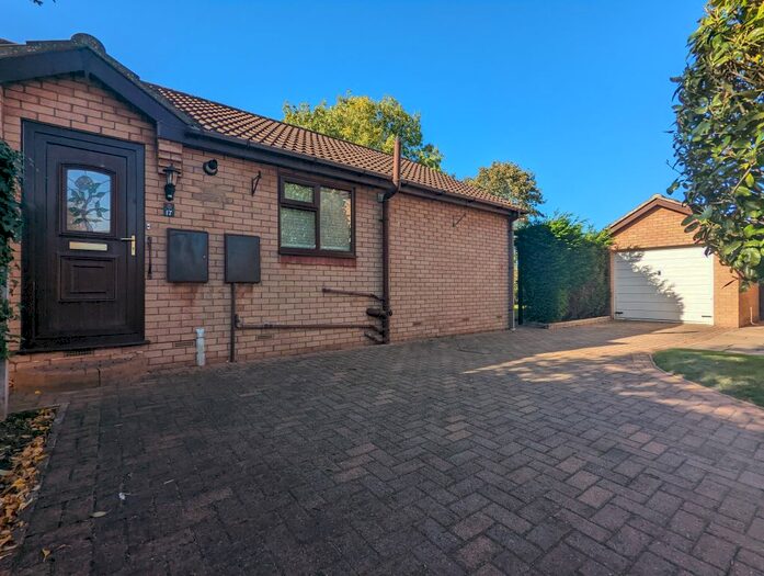 3 Bedroom Bungalow To Rent In Meadow Walk, Edenthorpe, Doncaster, DN3