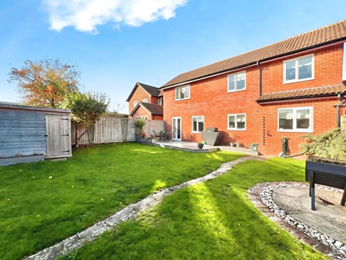 4 Bedroom Link Detached House For Sale In Warmans Close, Wantage, Oxfordshire, OX12