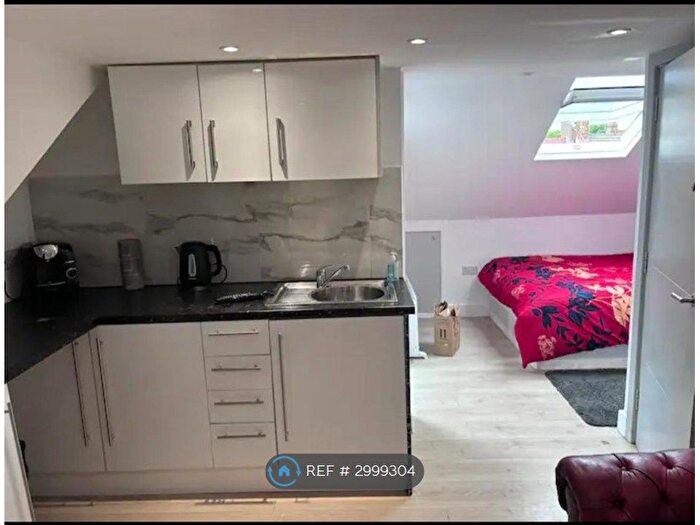 Studio To Rent In Canterbury Road, London, E10