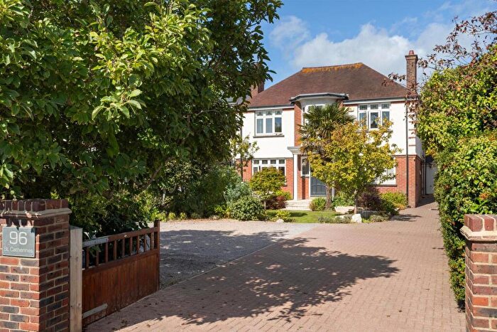 4 Bedroom Detached House For Sale In Wyke Road, Weymouth, DT4