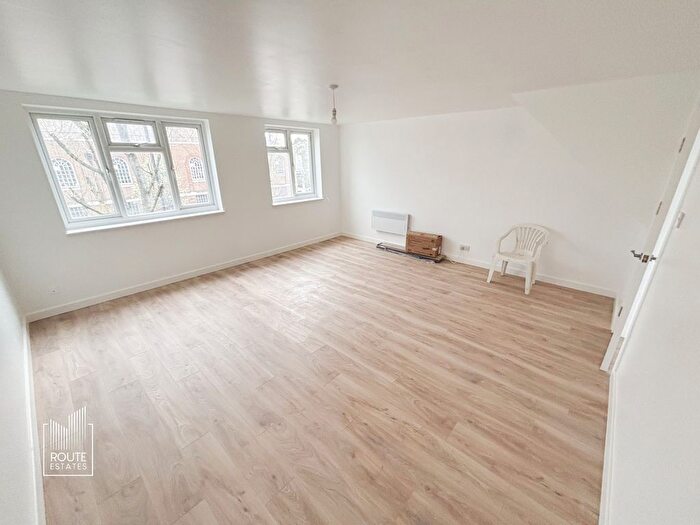 3 Bedroom Flat To Rent In Kennedy Avenue, Enfield, EN3