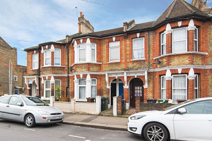 2 Bedroom Apartment To Rent In Leigh Road, Leyton, Greater London, E10