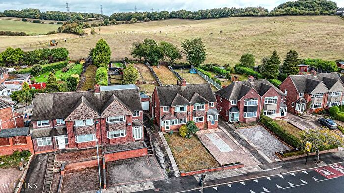 3 Bedroom Semi-detached House For Sale In Wimperis Way, Birmingham, West Midlands, B43